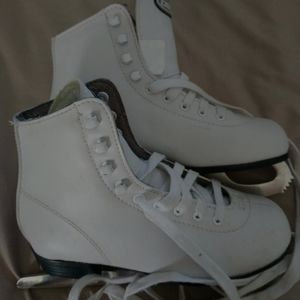 White girls dbx ice skates sz 2